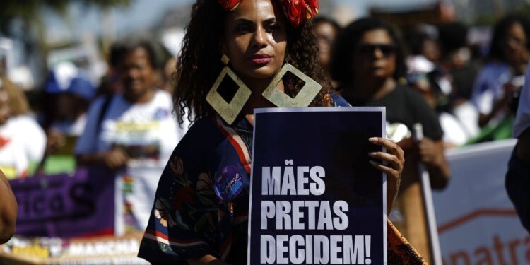 Mulheres Negras Marcham no Rio por Justiça e Bem-Estar