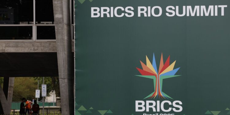 Encontro reúne representantes da sociedade civil no Rio para definir prioridades