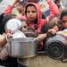 Mais de 200 organizações não governamentais de todo o mundo condenam a redução, iniciada por Israel, de 400 para 4 pontos de distribuição de alimentos em Gaza.