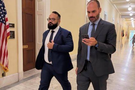 Leandro de Jesus convoca ato, some no dia e tenta faturar politicamente em cima da ausência