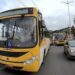 Suspeito de assalto é morto em troca de tiros dentro de ônibus em Salvador