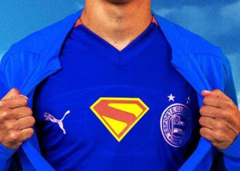 Torcida do Bahia transforma cinema em Arena Fonte Nova durante pré-estreia de “Superman”
