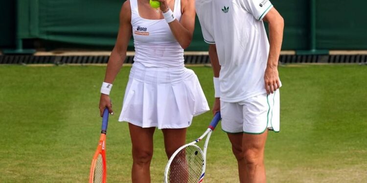 Luisa Stefani segue em frente nas duplas mistas e femininas em Wimbledon