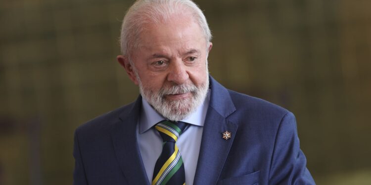 Lula anuncia retaliação equivalente às tarifas americanas