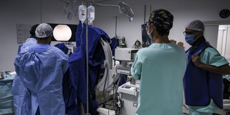 Equipe de Especialistas do Mutirão Agora Realiza Mais de Mil Operações em Diversas Regiões do Brasil