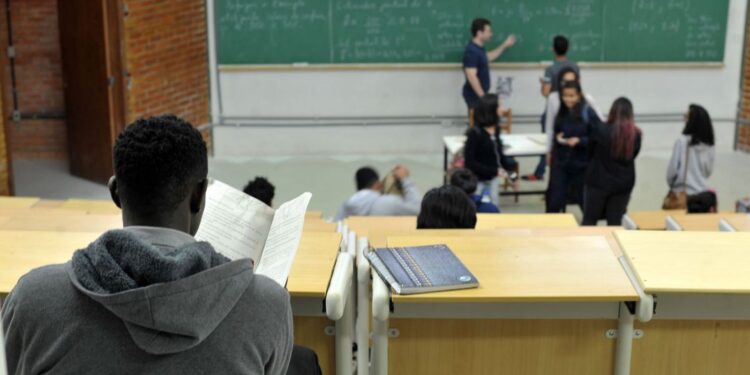 Fies 2025: Pré-seleção para o segundo semestre é divulgada