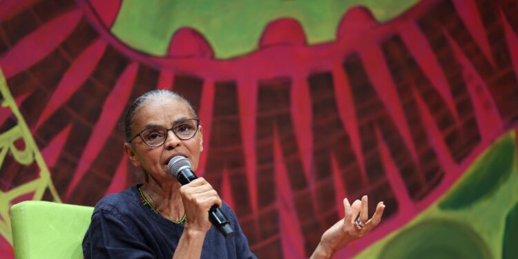 Marina Silva arrasta multidões na Festa Literária de Paraty