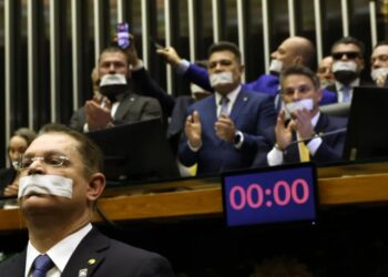 Câmara aprova urgência para projeto que prevê punição a deputados por obstrução das atividades legislativas