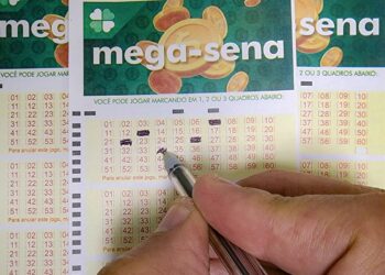 Mega-Sena acumula e ultrapassa R$ 65 milhões