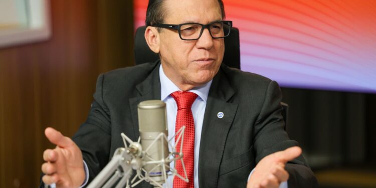 Ministro minimiza impacto do aumento de tarifas no mercado de trabalho