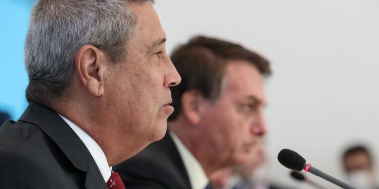 Braga Netto Acusado de Desrespeitar Decisão e Manter Contato com Bolsonaro