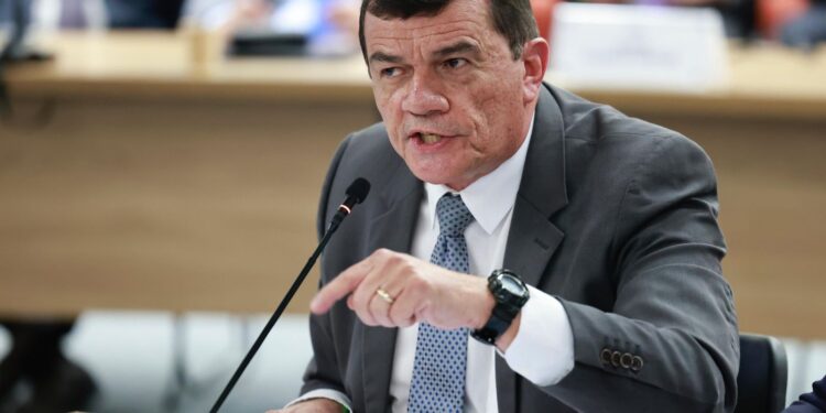 Ex-ministro teria combatido golpe, alega defesa