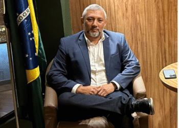 O Xadrez Político sob a Ótica de João Neto: Uma Análise da Dinâmica do Poder em Brasília