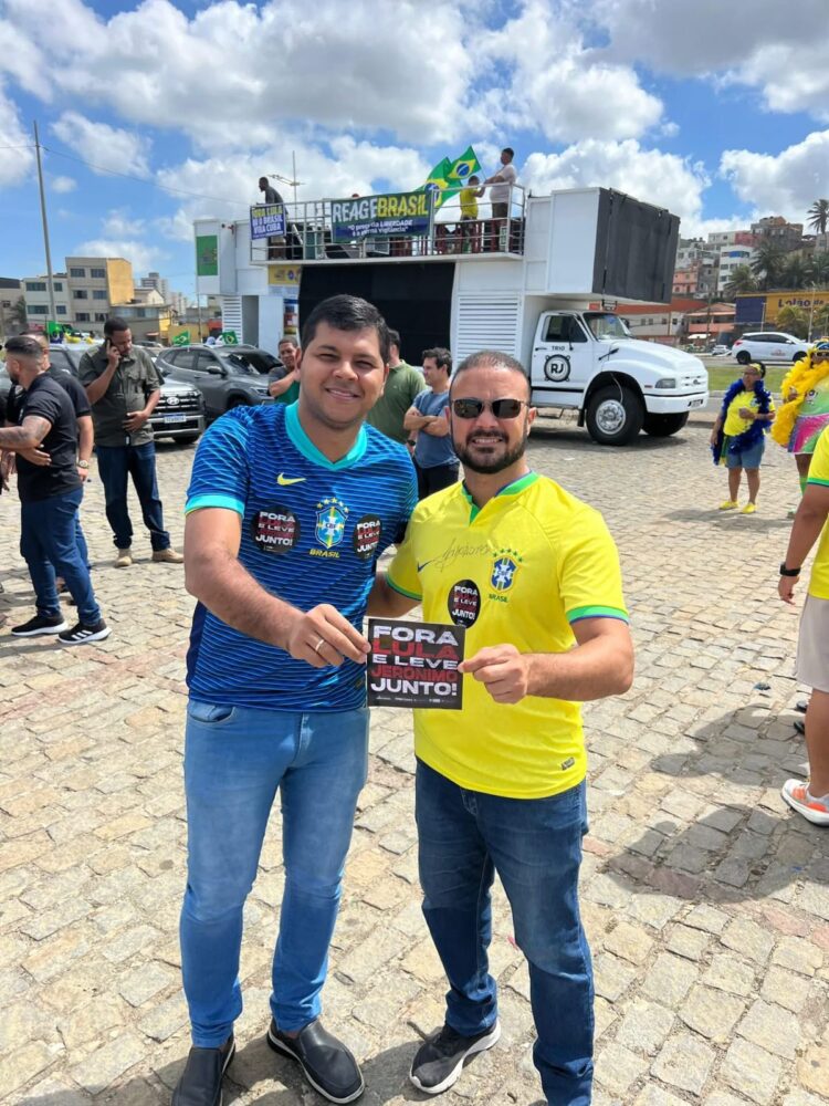 Na Bahia, só Alden e Diego Castro saem das redes e vão às ruas em defesa de Bolsonaro
