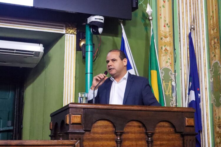 Randerson Leal apresenta projeto que garante transporte gratuito a desempregados em Salvador