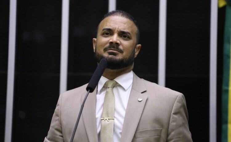 Capitão Alden quer permitir que as despesas veterinárias sejam deduzidas do Imposto de Renda