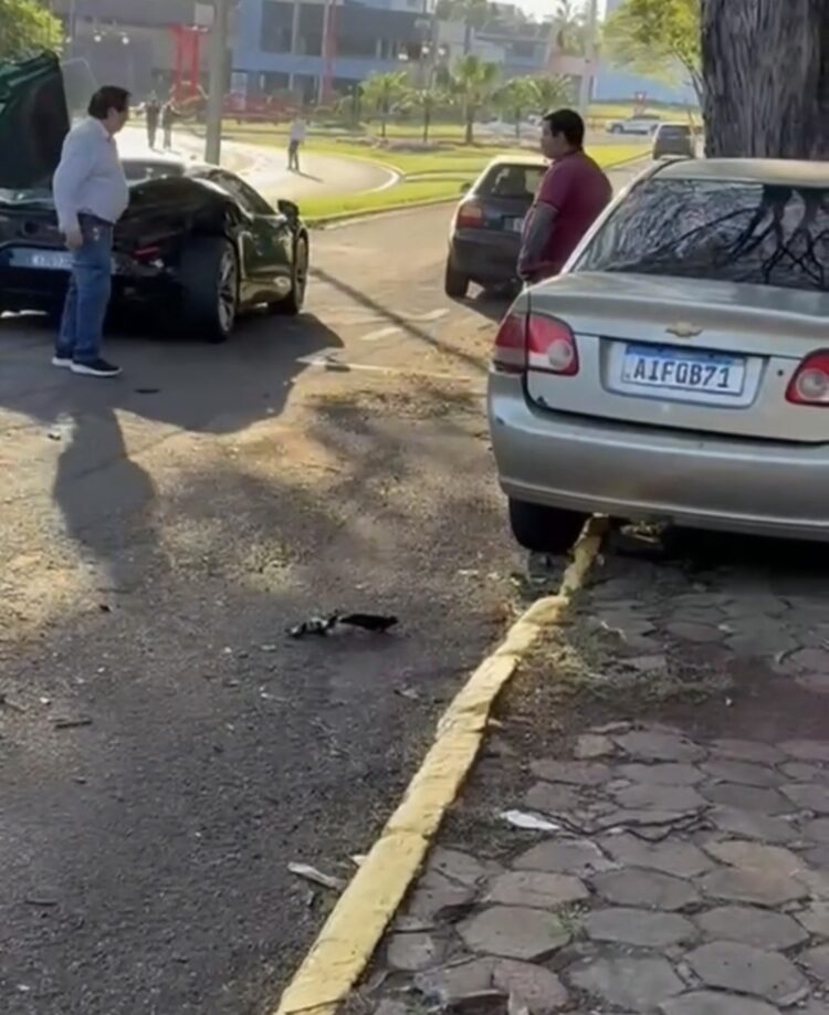Acidente Corsa x McLaren: O Dilema Financeiro e o Debate Público em Brasília cada um paga o seu.
