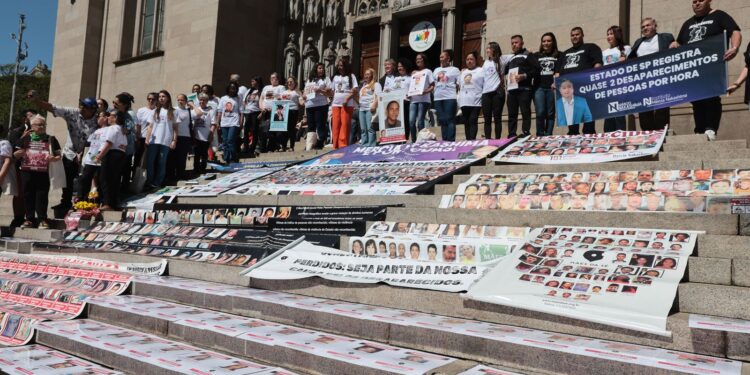 Famílias se unem em SP para buscar desaparecidos