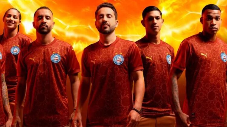 Terceira camisa do Bahia com tema sertanejo vira alvo de críticas: “Brega”, “preguiçosa” e “pior da história”