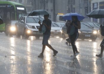 Baixada Santista sob efeito de alagamentos e transtornos devido às chuvas