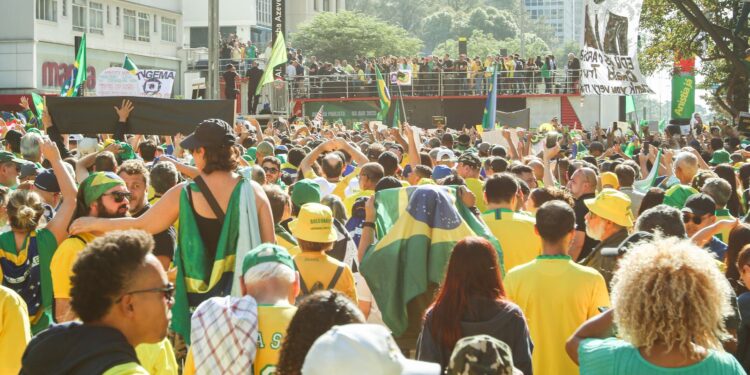 Ato em SP pede anistia a Bolsonaro e exalta Trump