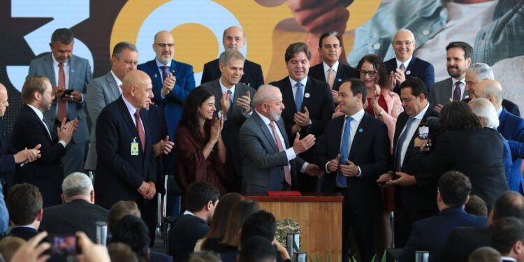 Lula lança TV 3.0 com previsão de início em 2026