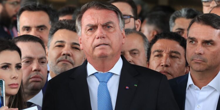PGR pede aumento da segurança em torno da residência de Bolsonaro