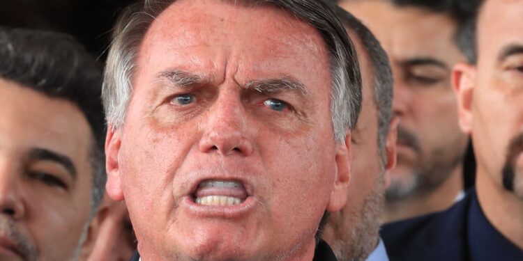 Resquícios de inflamação pulmonar são detectados em exames de Bolsonaro