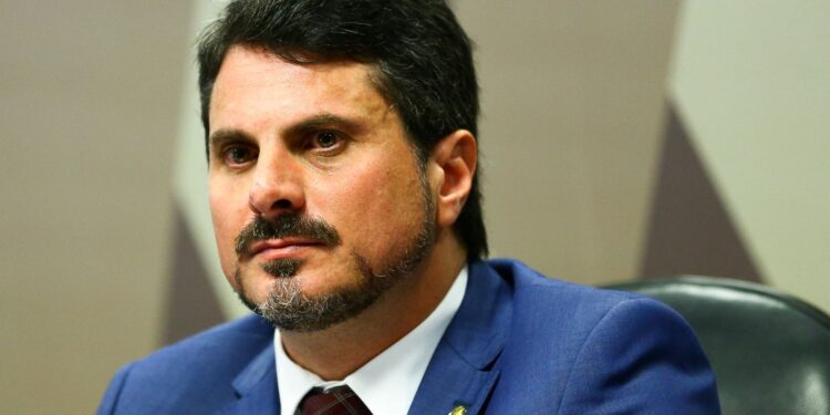 Moraes proíbe tornozeleira eletrônica para senador Marcos do Val