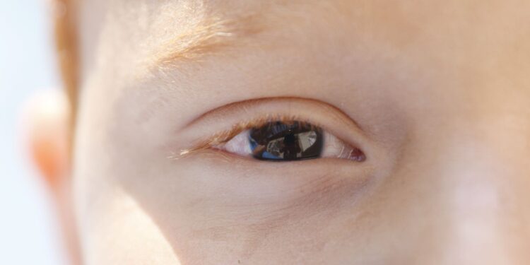 Saúde ocular infantil: cartilha oferece orientações para pais e professores