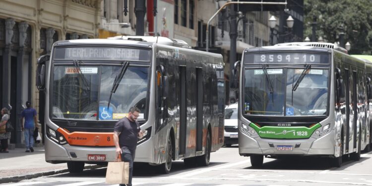Serviços batem recorde e impulsionam economia em junho