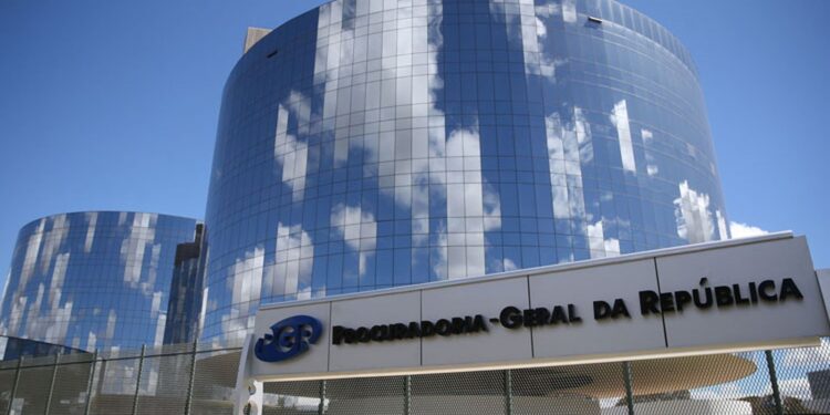 PGR analisa indiciamento de Bolsonaro e Eduardo
