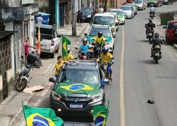 Bolsonaristas fazem carreata em Simões Filho e convocam ato deste domingo em Salvador