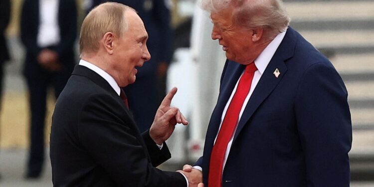 Reunião entre Trump e Putin termina sem acordo, mas com diálogo produtivo