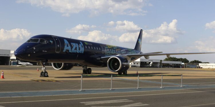 Azul desativa voos em 14 municípios