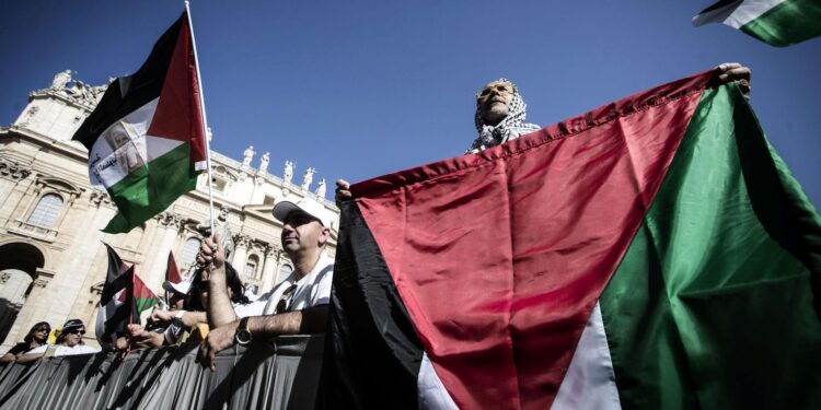 Reino Unido, Canadá e Austrália reconhecem Estado Palestino