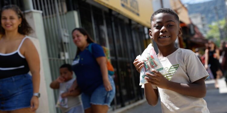 Fé e alegria celebram Cosme e Damião no Rio