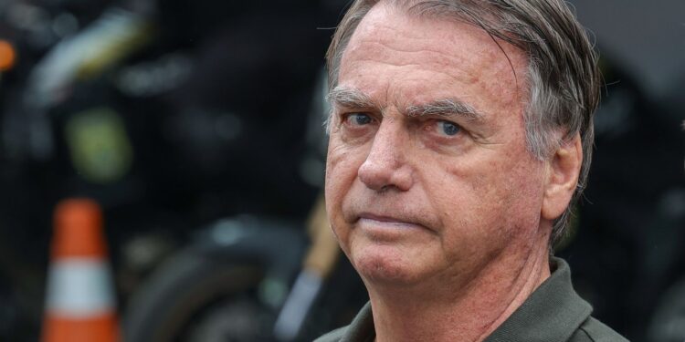 Bolsonaro hospitalizado em Brasília após mal-estar