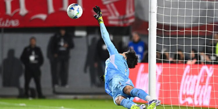 Rossi herói: Flamengo avança nos pênaltis