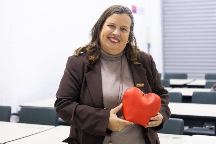 Semu e Senac iniciam curso gratuito de manicure e pedicure para 40 mulheres em CamaçariPrograma Qualifica Mulher oferece capacitação com kit de trabalho e foco na inserção profissional