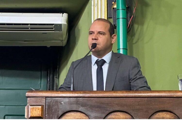 Randerson Leal apresenta projeto de lei que prevê multa para agressores de motoboys em Salvador