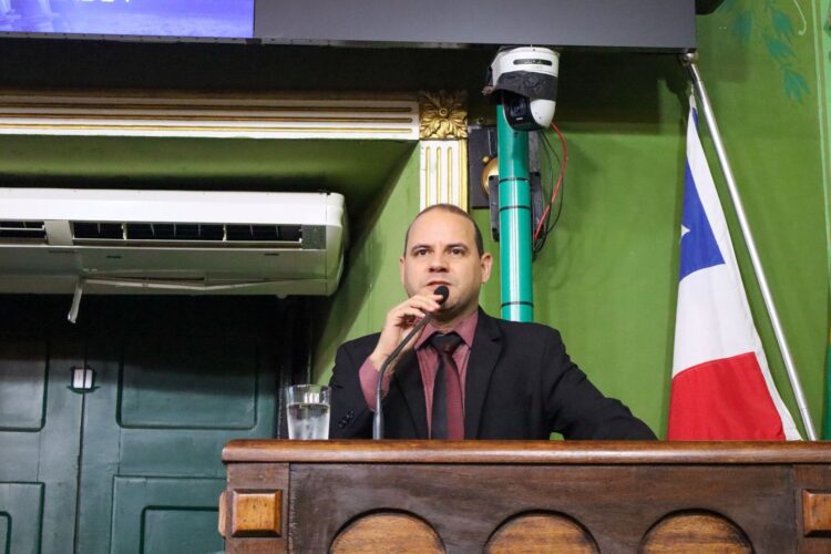 Randerson Leal apresenta projeto para acabar com exigência de CPF em farmácias de Salvador