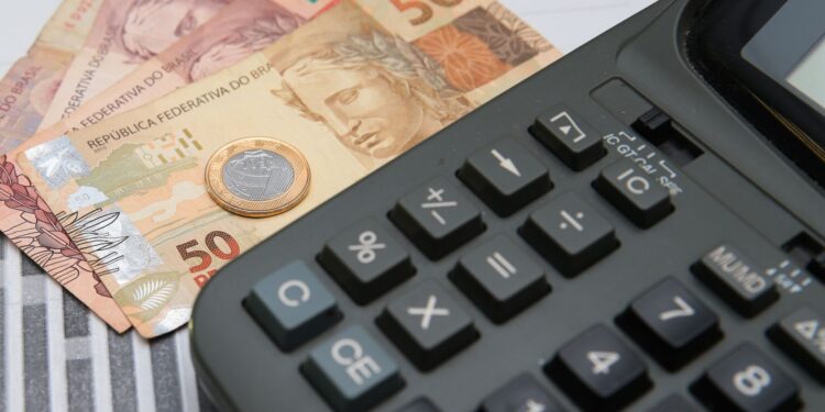Inflação desacelera e atinge menor nível em mais de um ano