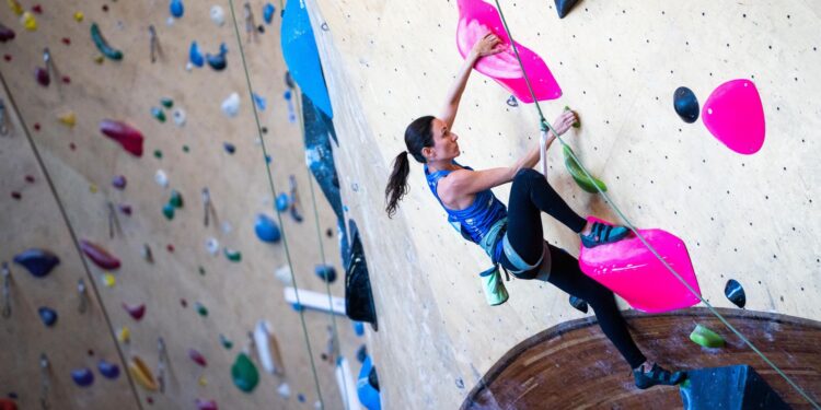 Bicampeã mundial: Marina Dias brilha na escalada paralímpica