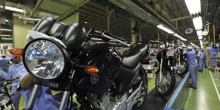 Crédito para motos impulsiona setor, enquanto carros e caminhões recuam
