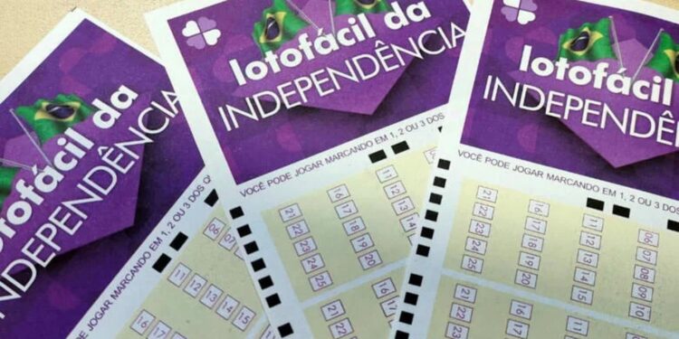 R$ 4,2 milhões em prêmios do Lotofácil são divididos por 54 apostas