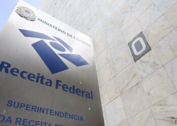 Receita Federal apreende combustível irregular em dois navios no Rio
