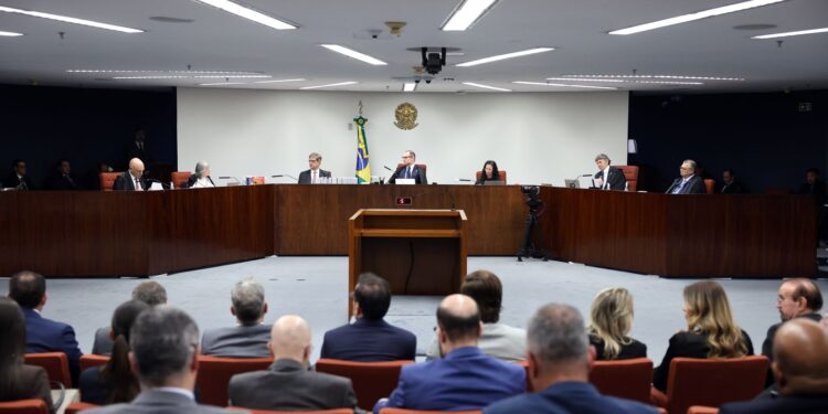 STF avança em julgamentos e define punições para Bolsonaro e aliados
