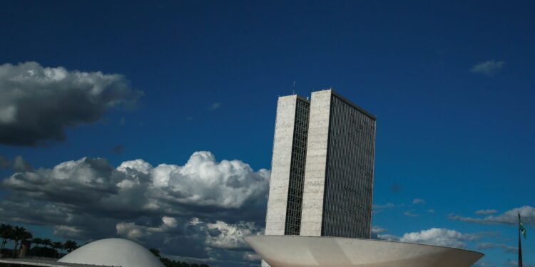 CCJ do Senado aprova relatório da reforma tributária