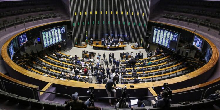 PF alerta para riscos da PEC da Blindagem